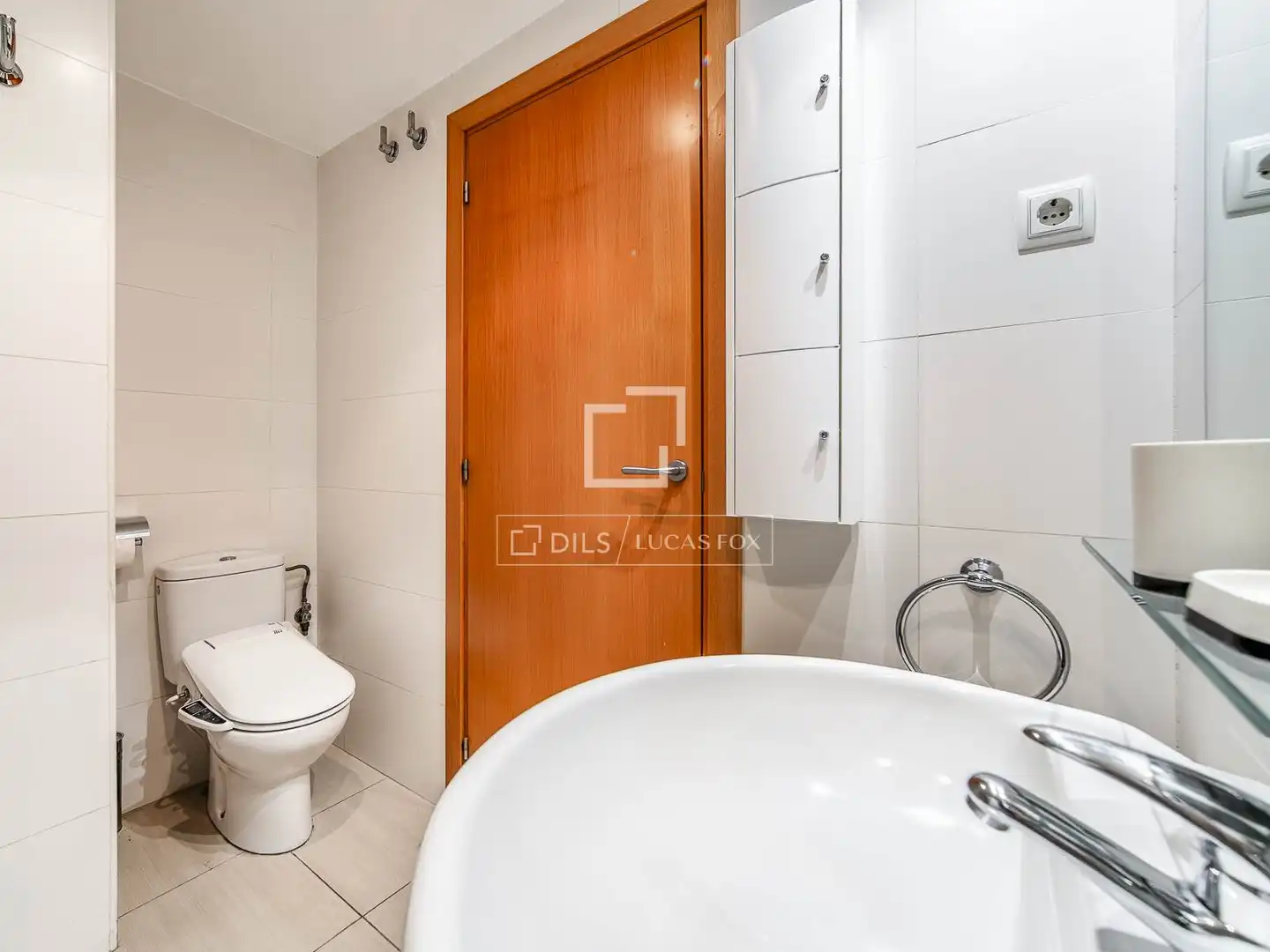 Badezimmer von Dachboden zum Verkauf in Barcelona mit Klimaanlage, Heizung und Terrasse
