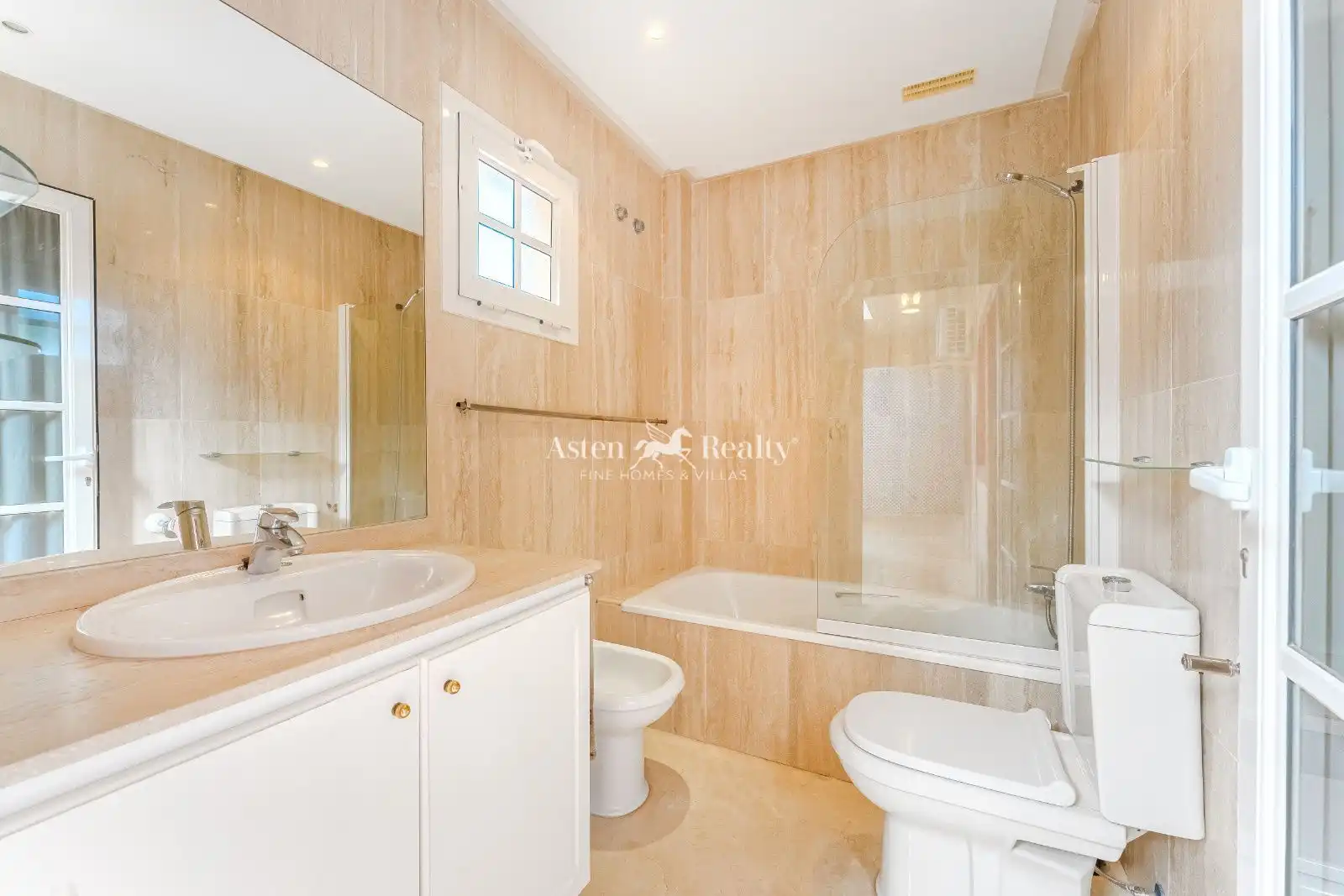 Badezimmer von Dachboden zum Verkauf in Adeje mit Klimaanlage, Terrasse und Abstellraum