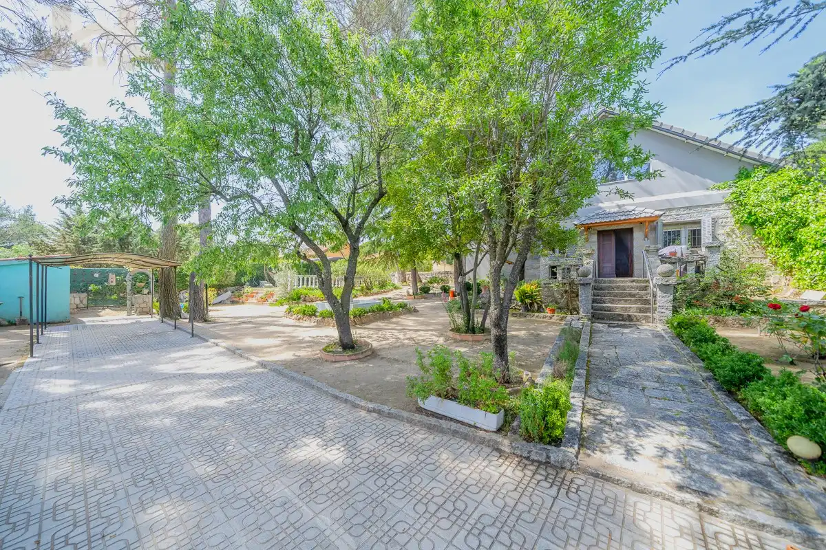 Vista exterior de Casa o xalet en venda en Collado Villalba amb Aire condicionat, Calefacció i Jardí privat