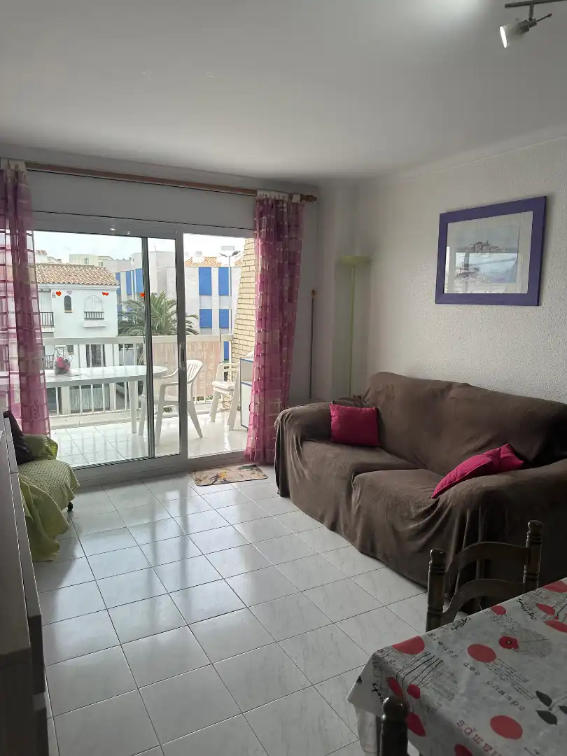 Habitación de Apartamento en venta en L'Escala con Calefacción, Terraza y Amueblado