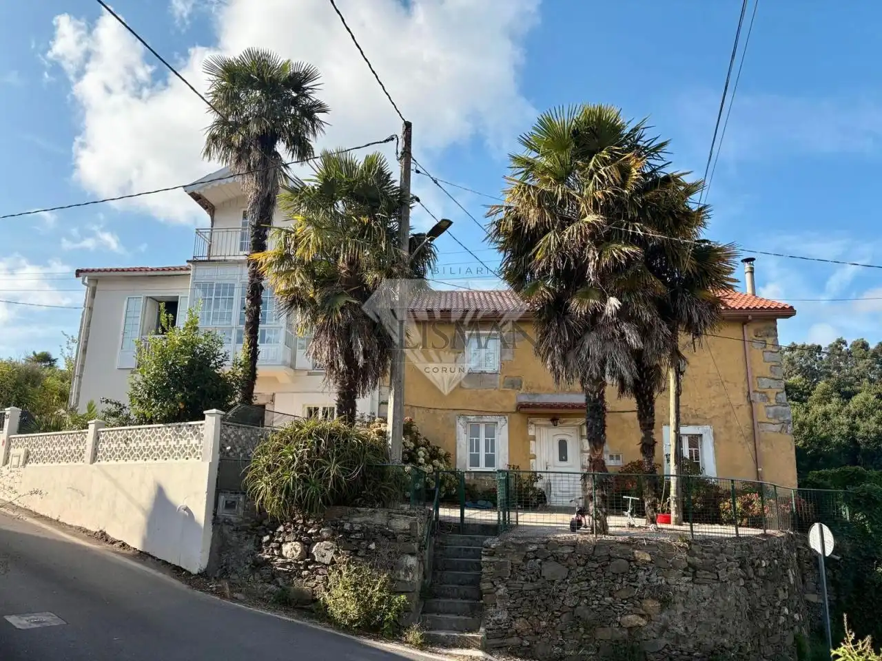 Vista exterior de Casa o xalet en venda en Bergondo amb Calefacció, Jardí privat i Terrassa