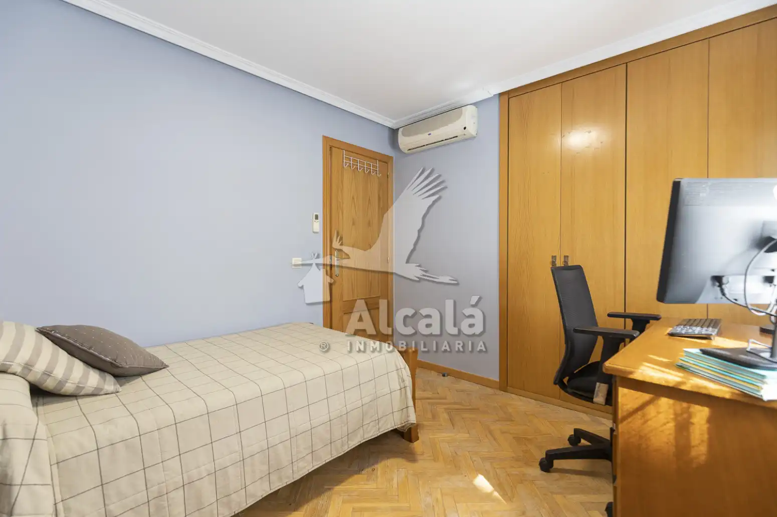 Bedroom of Houses for sale in Alcalá de Henares  with Air Conditioner, Heating and Parquet flooring