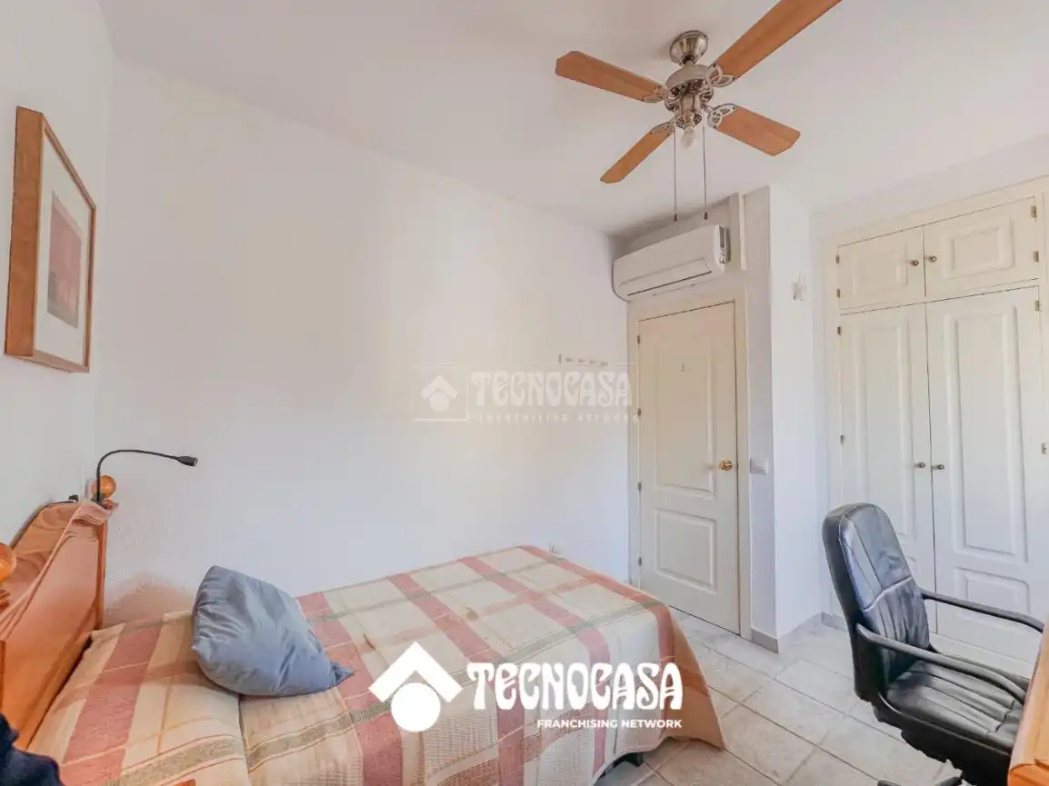 Dormitori de Casa adosada en venda en Rota amb Terrassa i Balcó