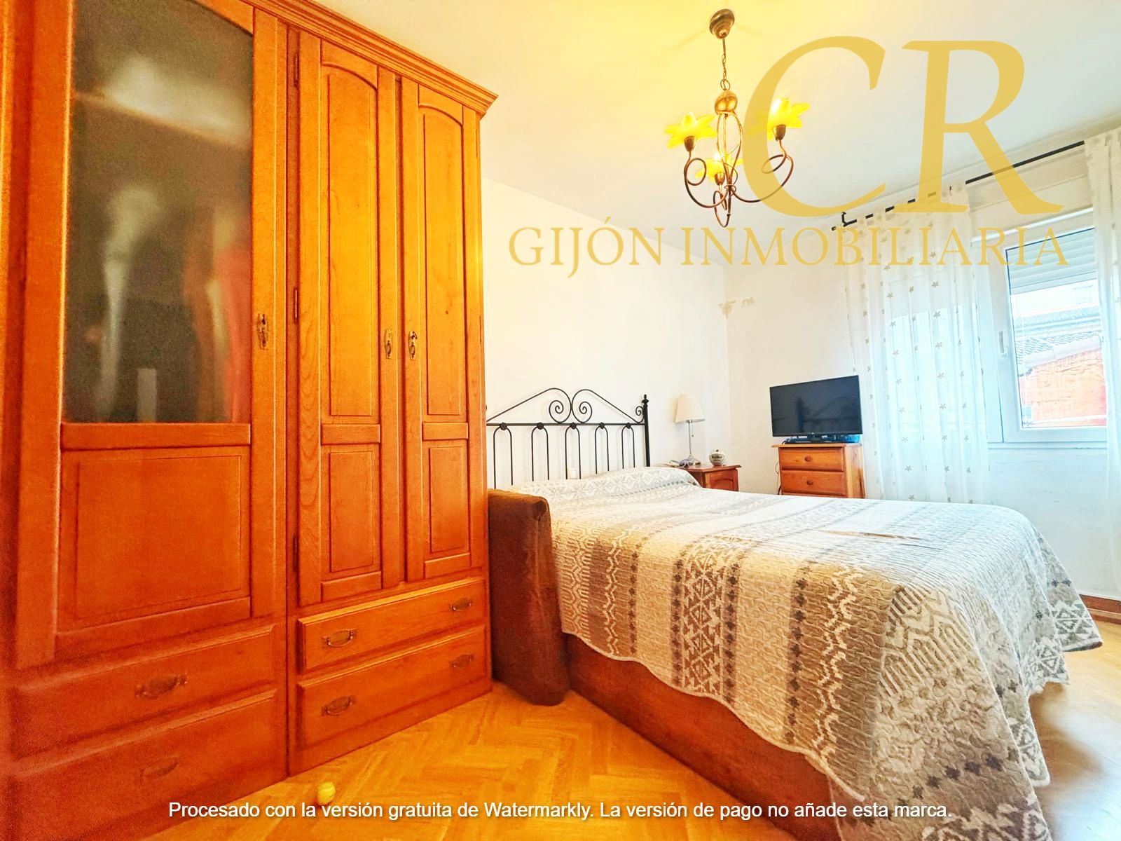Dormitori de Pis en venda en Gijón  amb Balcó