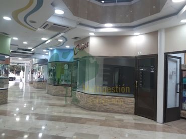 Locale commerciale in vendita a Centro