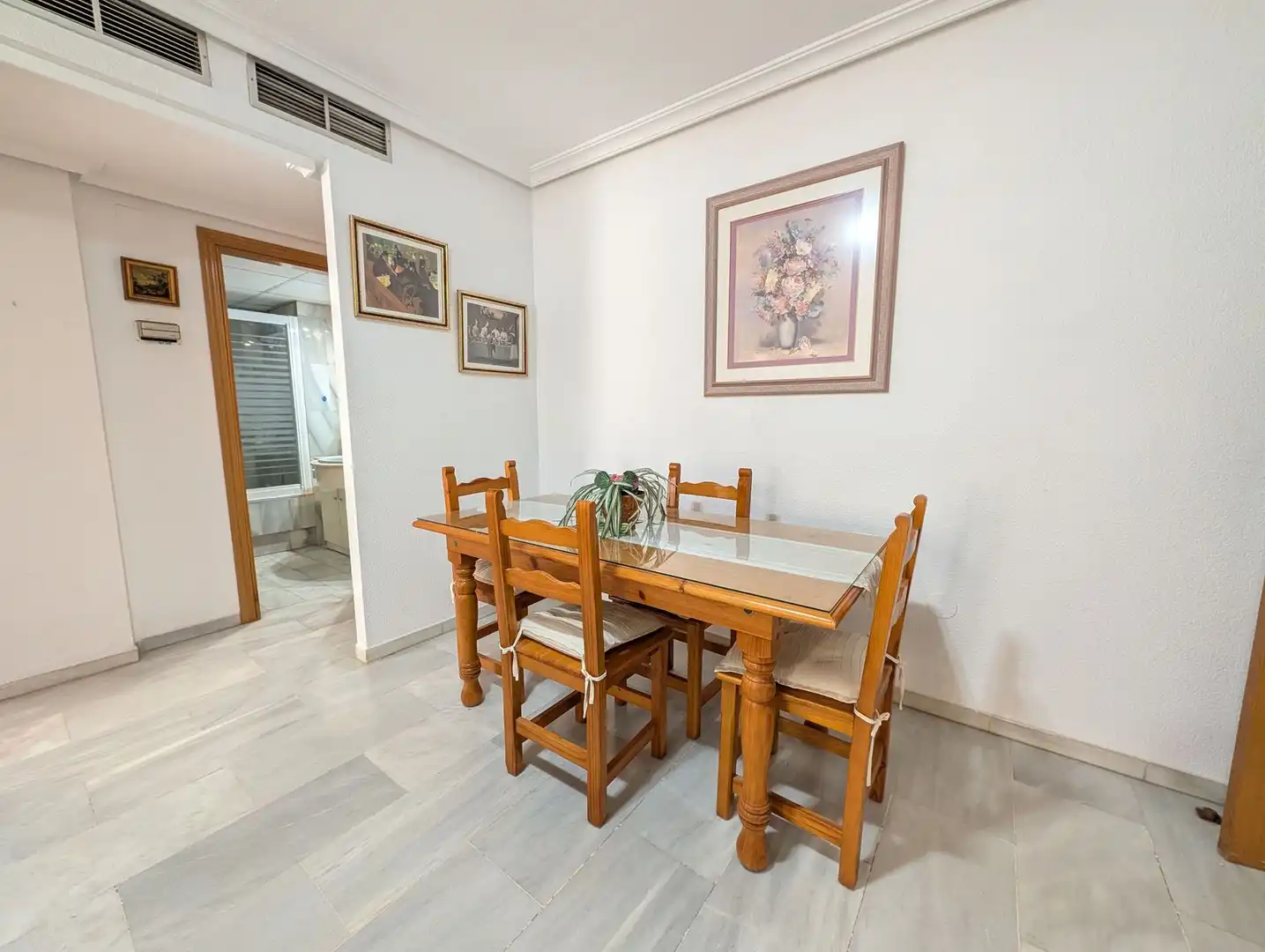 Comedor de Apartamento de alquiler en Estepona con Amueblado y Balcón