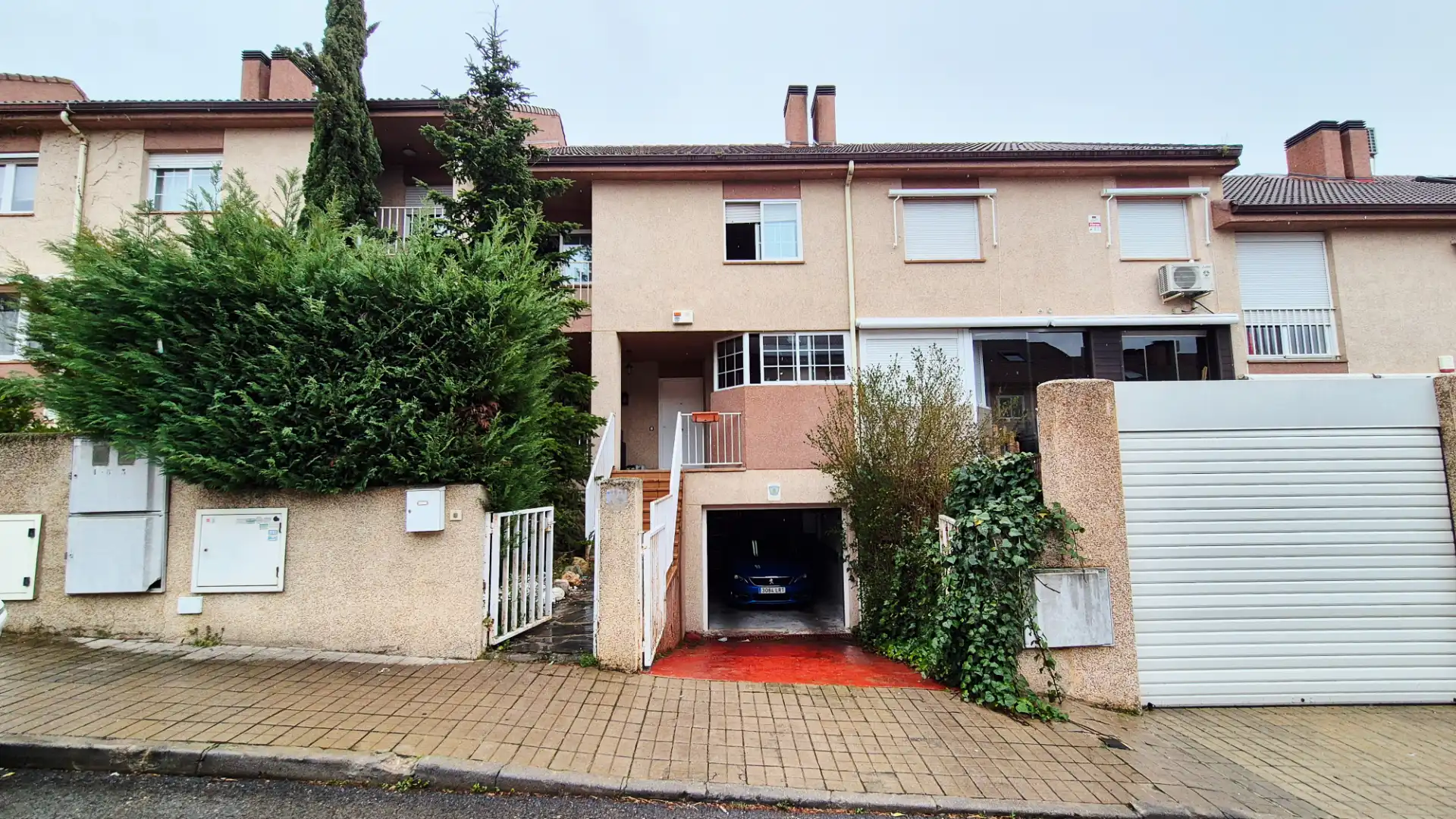 Exterior view of Detached homes for sale in Las Rozas de Madrid  with Heating, Private garden and Terrace