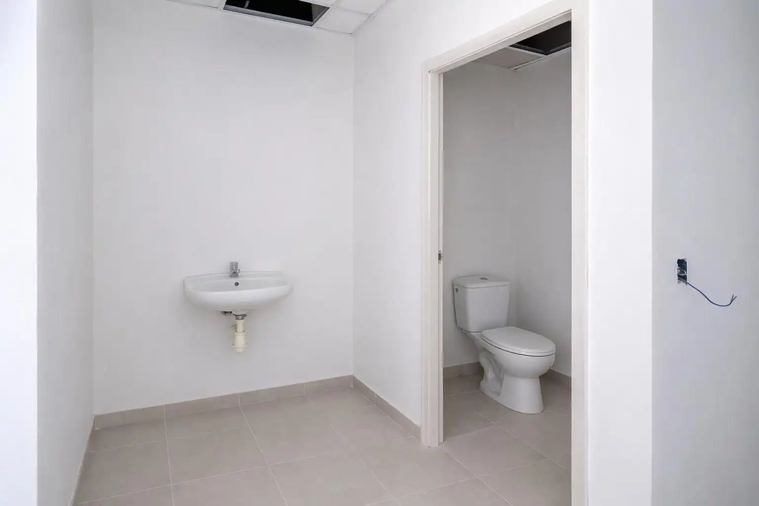Bathroom of Commercial properties for sale in Tarragona