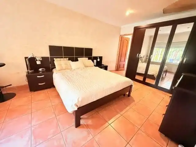 Dormitori de Casa o xalet en venda en L'Alfàs del Pi amb Aire condicionat, Calefacció i Jardí privat