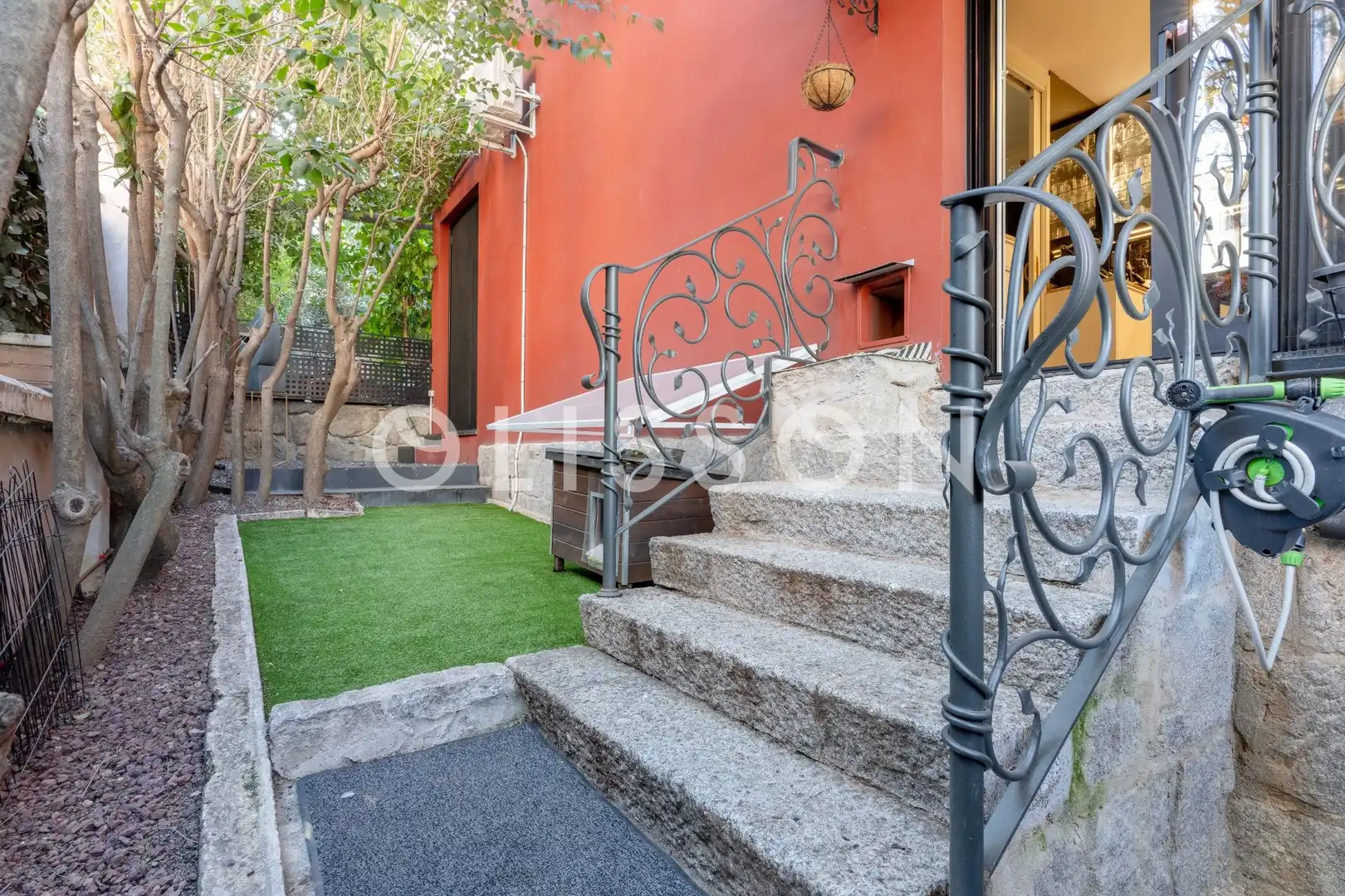 Vista exterior de Casa o chalet en venta en Madrid con Aire acondicionado, Calefacción y Jardín privado