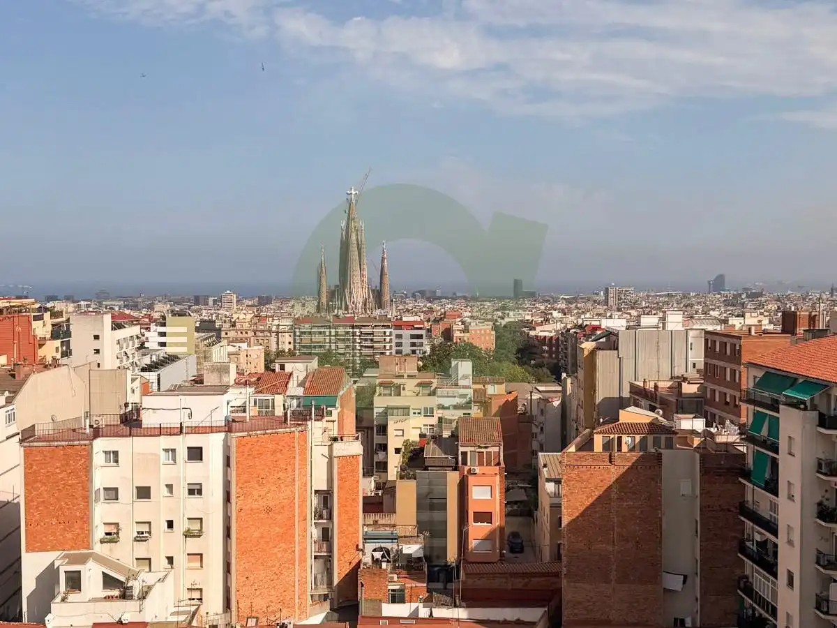 Vista exterior de Àtic en venda en Barcelona amb Calefacció