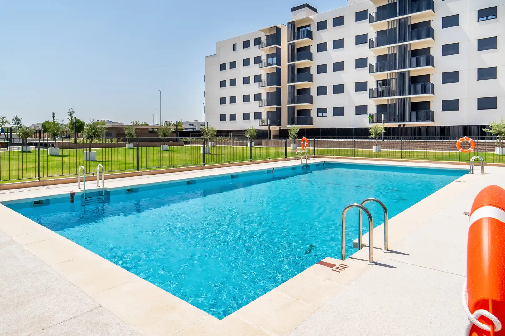 Piscina de Planta baixa de lloguer en Alcalá de Henares amb Aire condicionat, Jardí privat i Traster