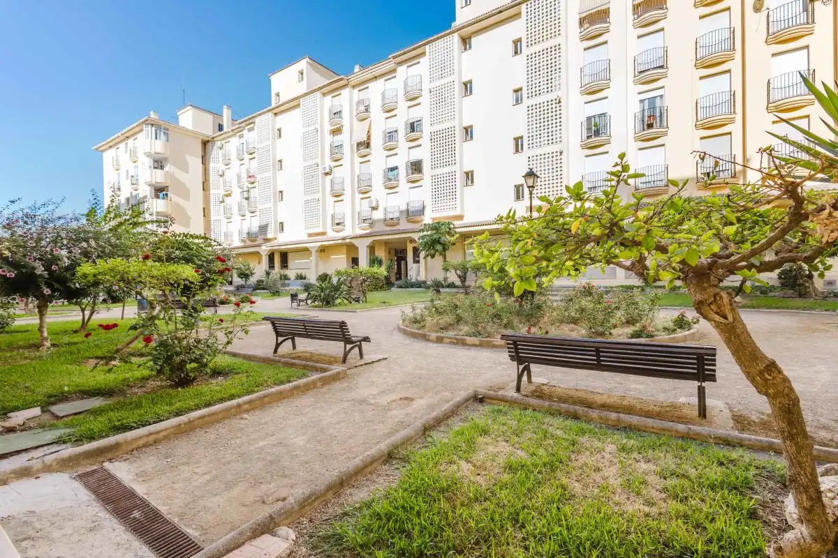 Vista exterior de Pis en venda en Vélez-Málaga amb Aire condicionat, Calefacció i Jardí privat