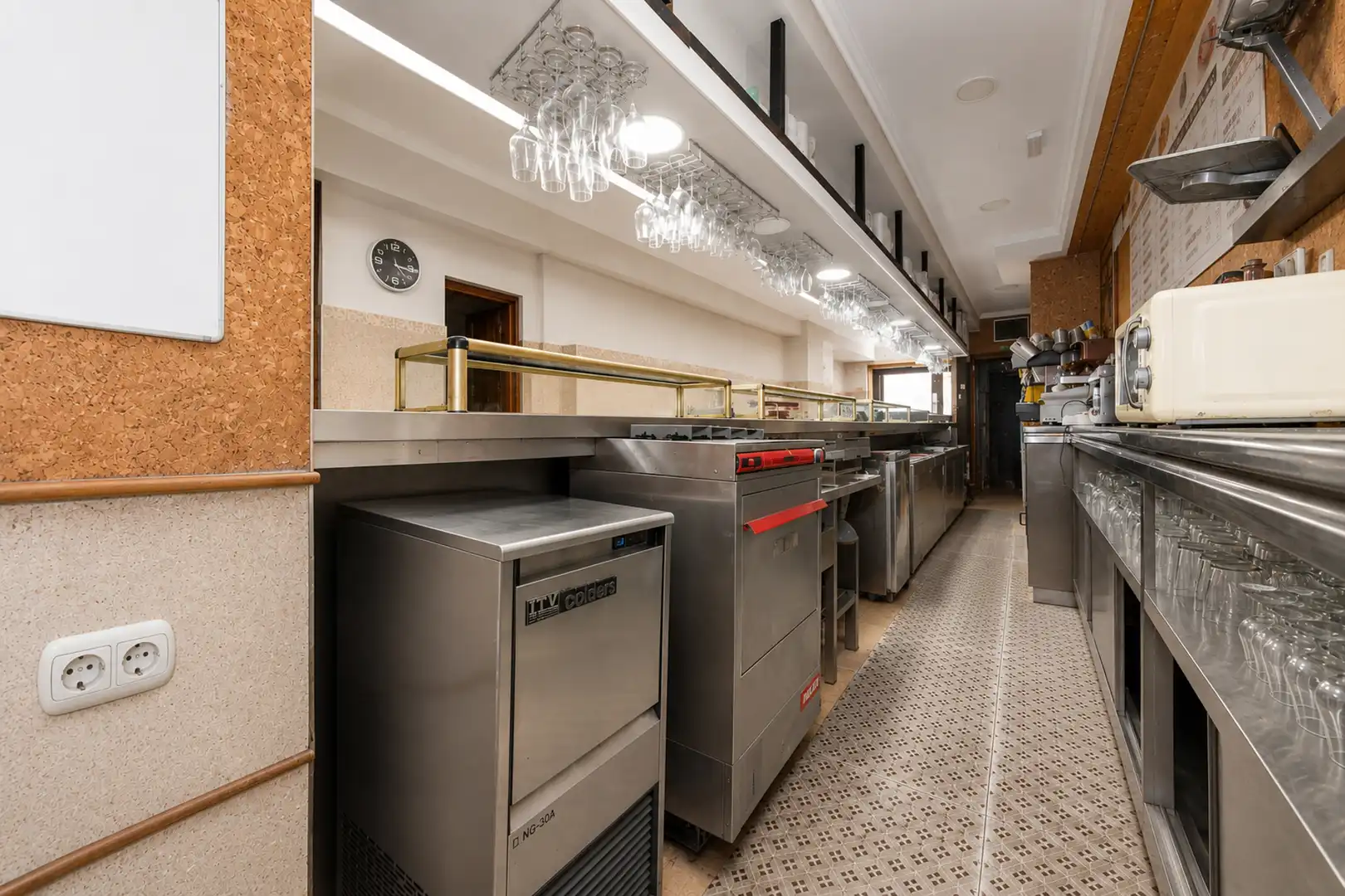 Cocina de Local en venta en San Sebastián de los Reyes con Aire acondicionado, Calefacción y Amueblado