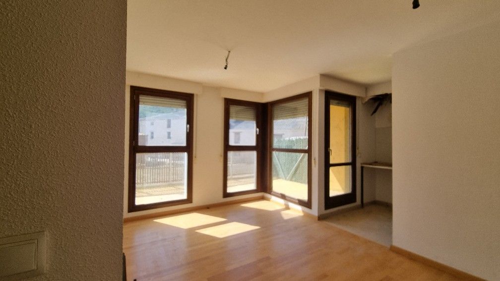 Exterior view of Flat for sale in Puente la Reina de Jaca  with Storage room and Community pool
