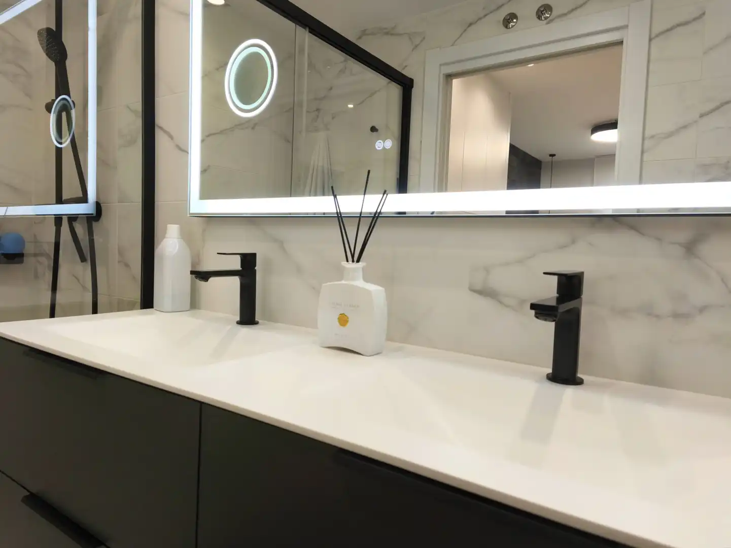 Badezimmer von Wohnung zum Verkauf in  Logroño mit Heizung, Privatgarten und Parkett
