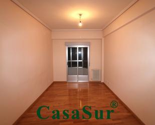 Bedroom of Flat for sale in Valladolid Capital  with Heating, Parquet flooring and Terrace