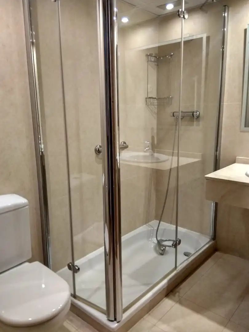 Bathroom of Houses for sale in Zaragoza  with Air Conditioner, Private garden and Parquet flooring
