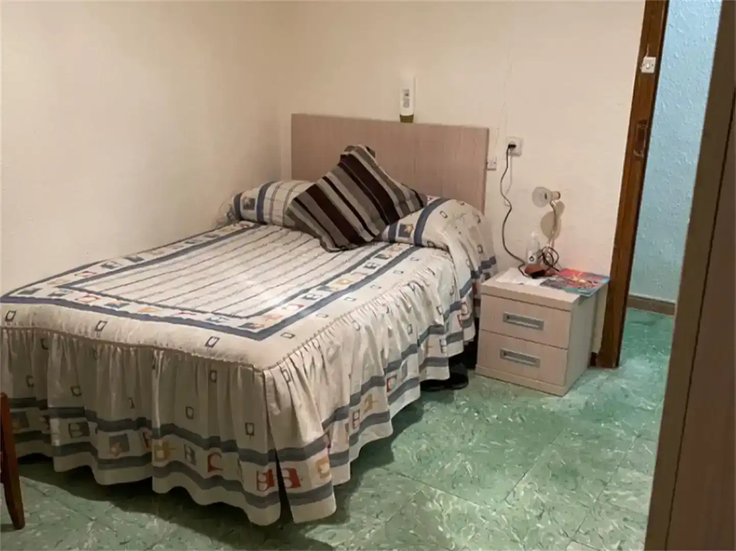 Dormitori de Casa adosada en venda en Castejón de Valdejasa amb Moblat