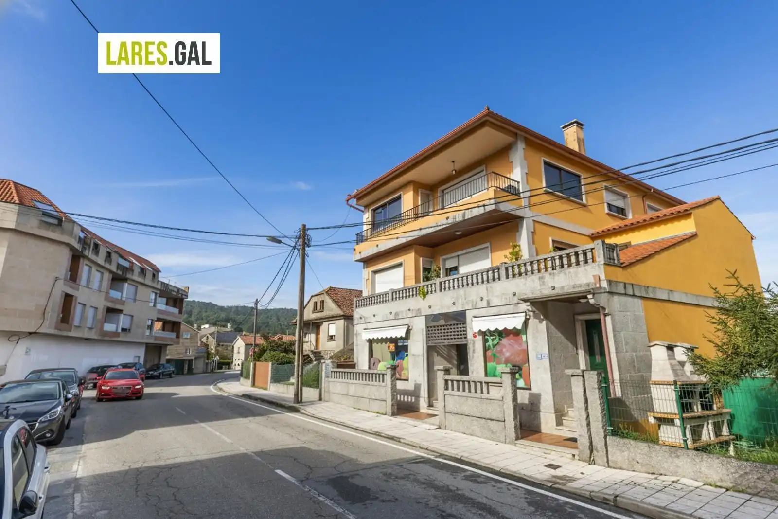 Vista exterior de Local de lloguer en Cangas 