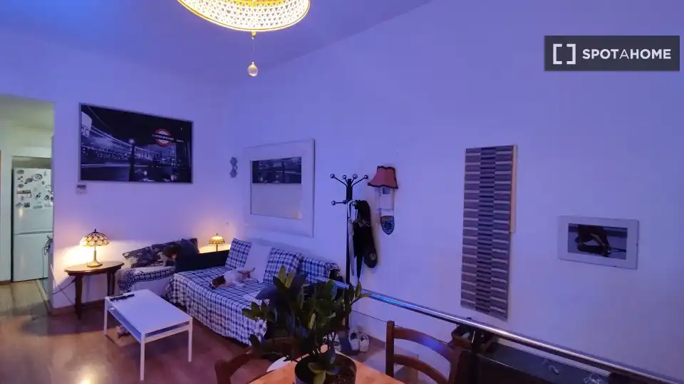 Sala d'estar de Pis per a compartir en L'Hospitalet de Llobregat amb Aire condicionat, Calefacció i Moblat