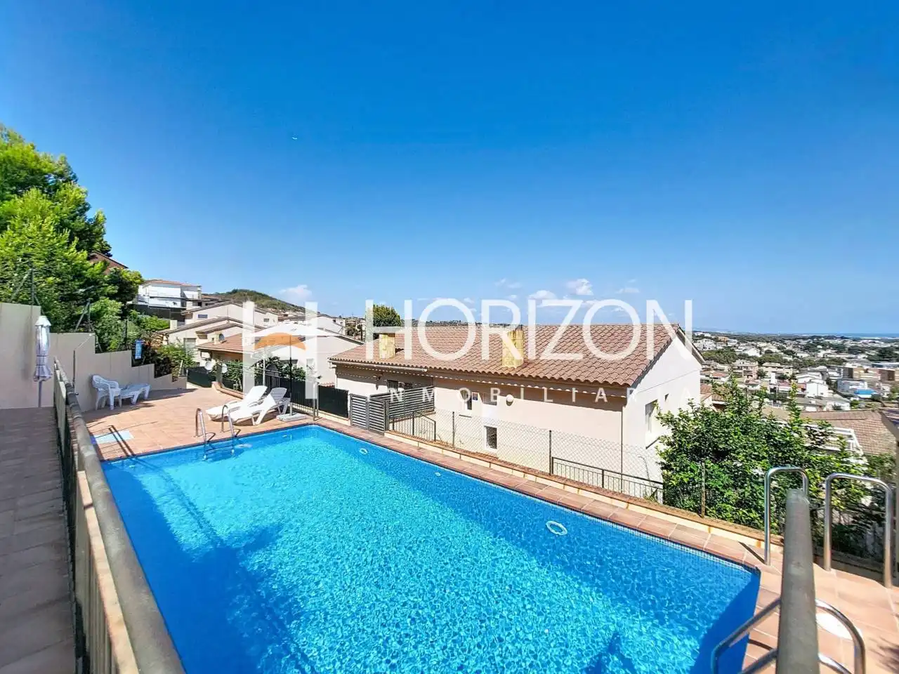 Casa aparellada amb piscina en venda a Avenida Inglaterra, imagen 11