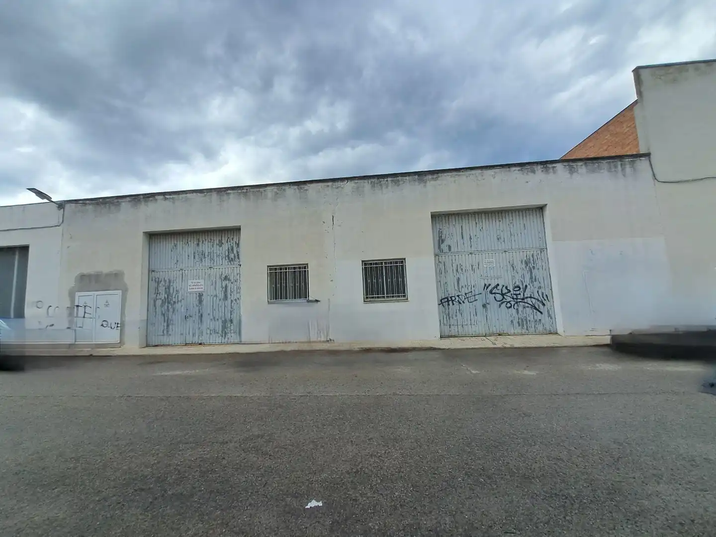 Vista exterior de Nau industrial en venda en Móra d'Ebre