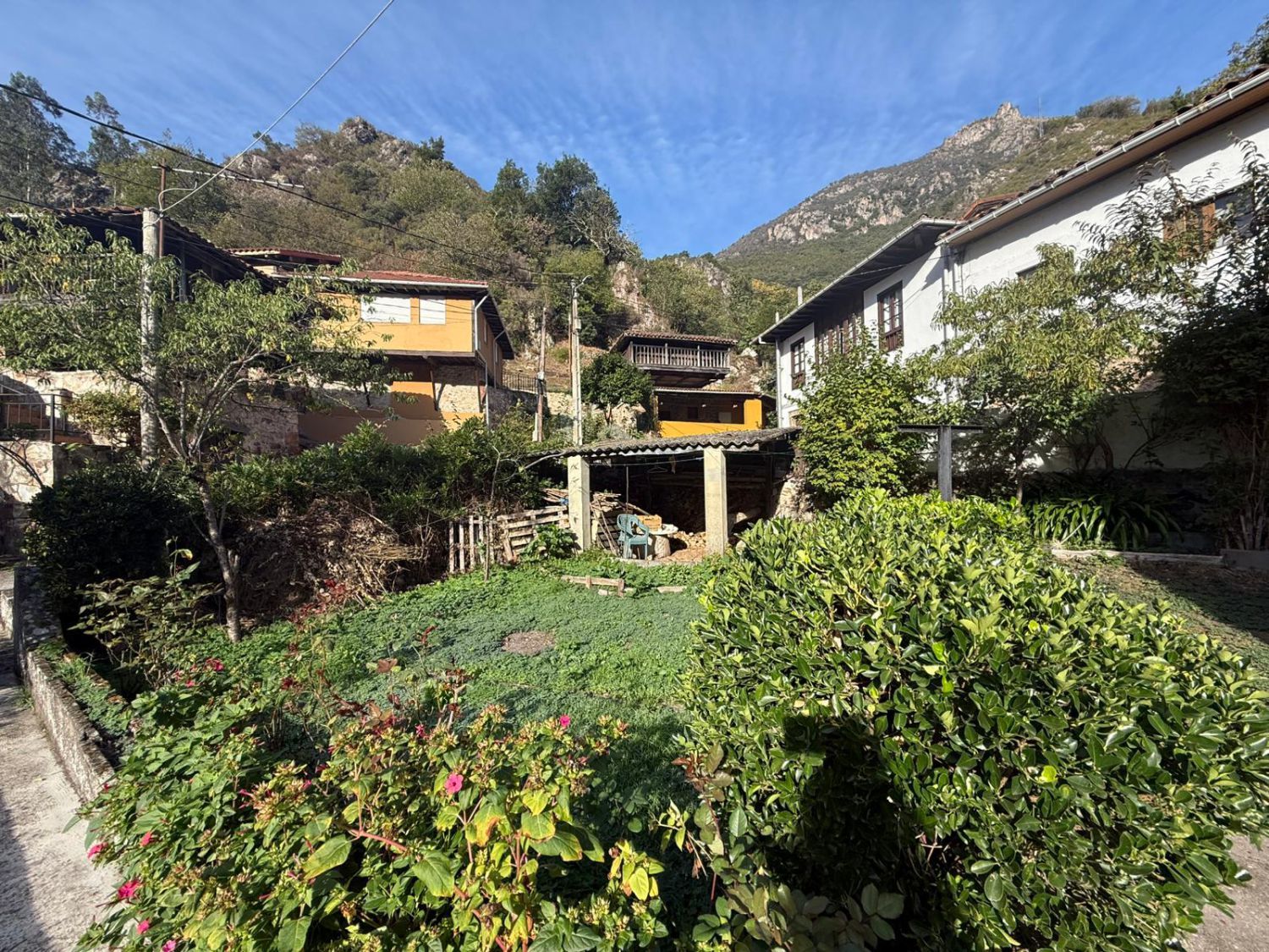 Exterior view of House or chalet for sale in Belmonte de Miranda  with Heating, Terrace and Storage room