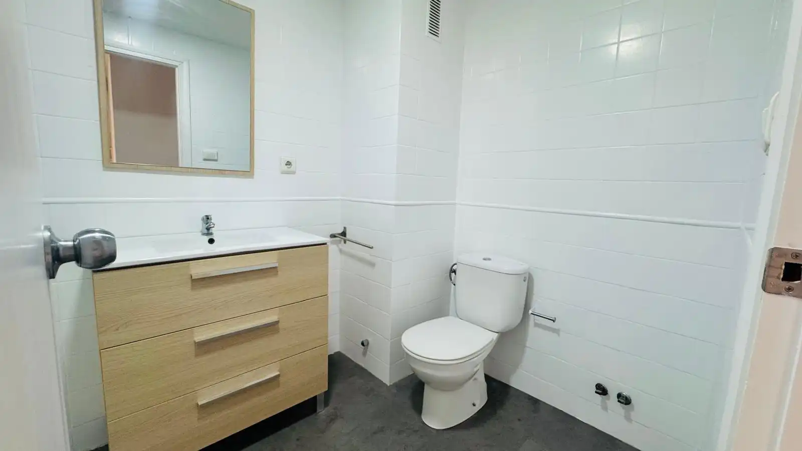 Baño de Piso de alquiler en Valencia con Aire acondicionado, Parquet y Terraza