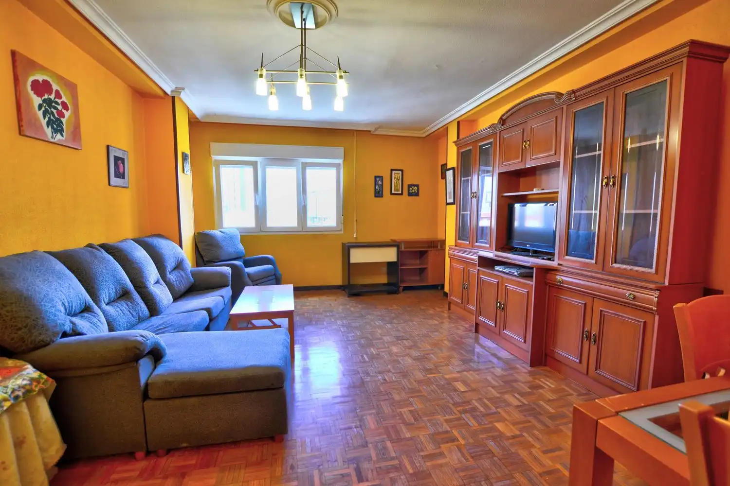 Sala d'estar de Pis en venda en Gijón  amb Traster i Piscina