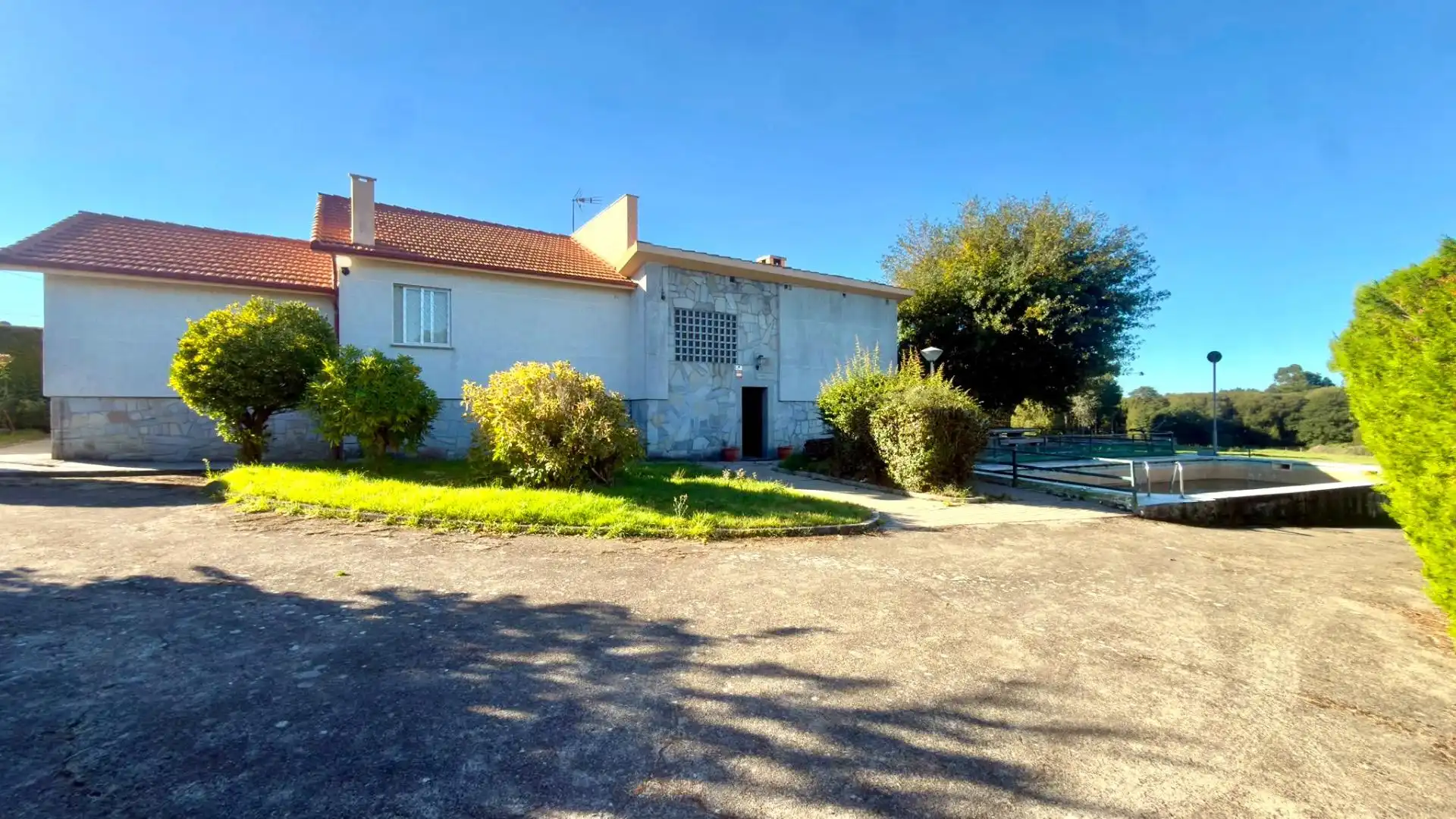 Casa con piscina en venta en Amoeiro, imagen 3
