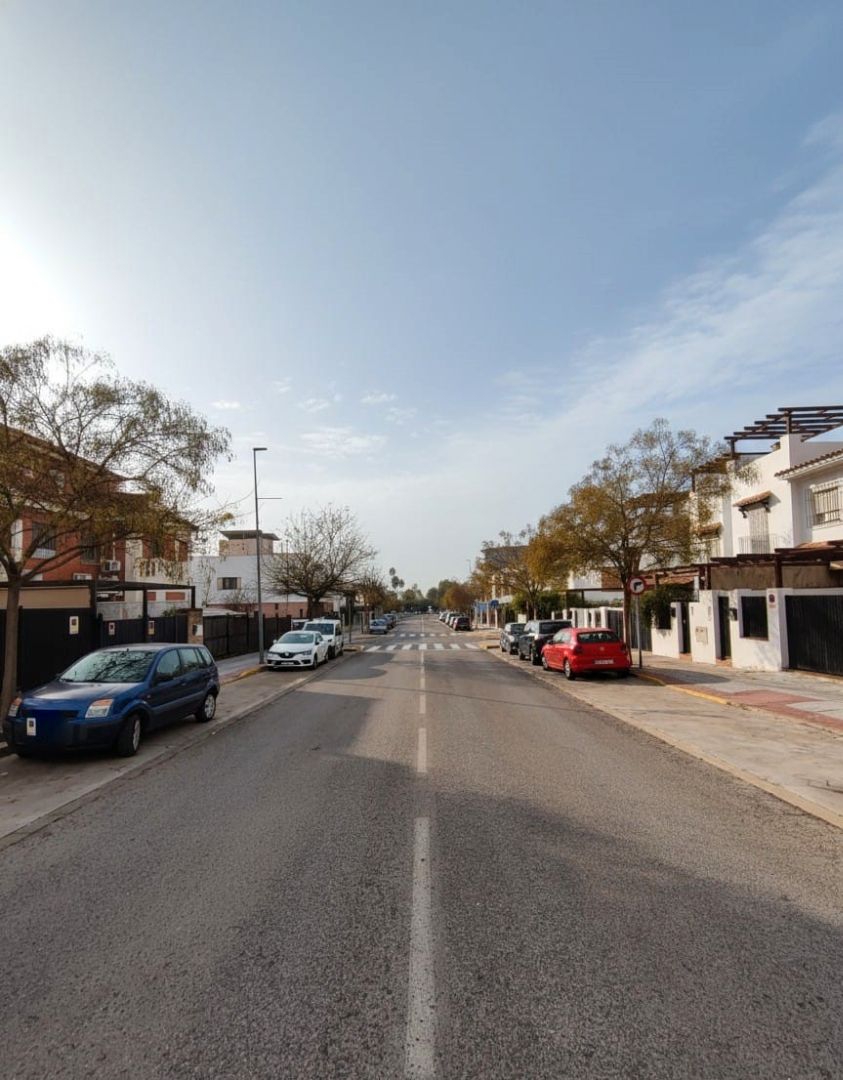 Exterior view of Single-family semi-detached for sale in Dos Hermanas  with Air Conditioner, Furnished and Oven