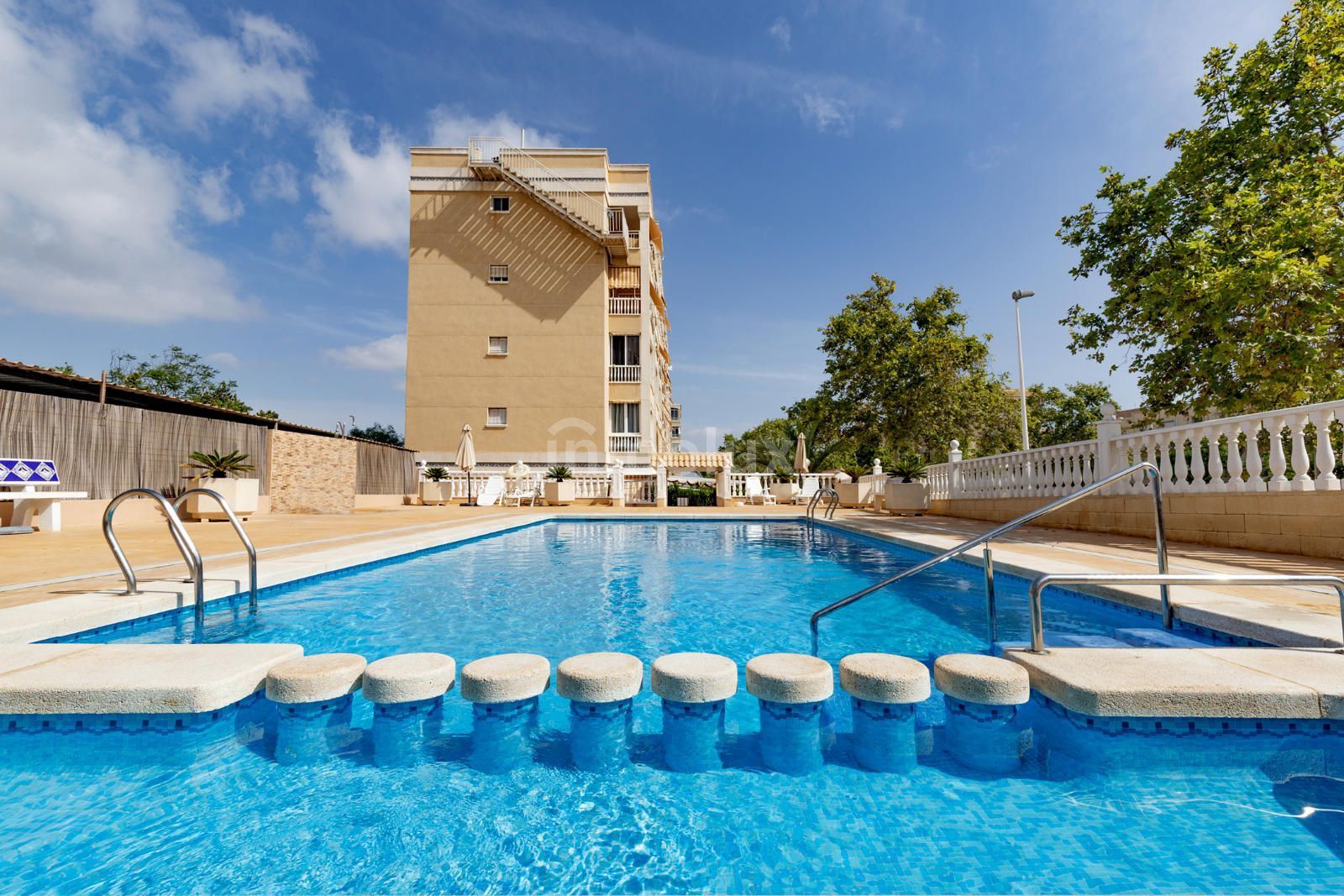 Piscina de Piso en venta en Elche / Elx con Terraza, Piscina y Amueblado