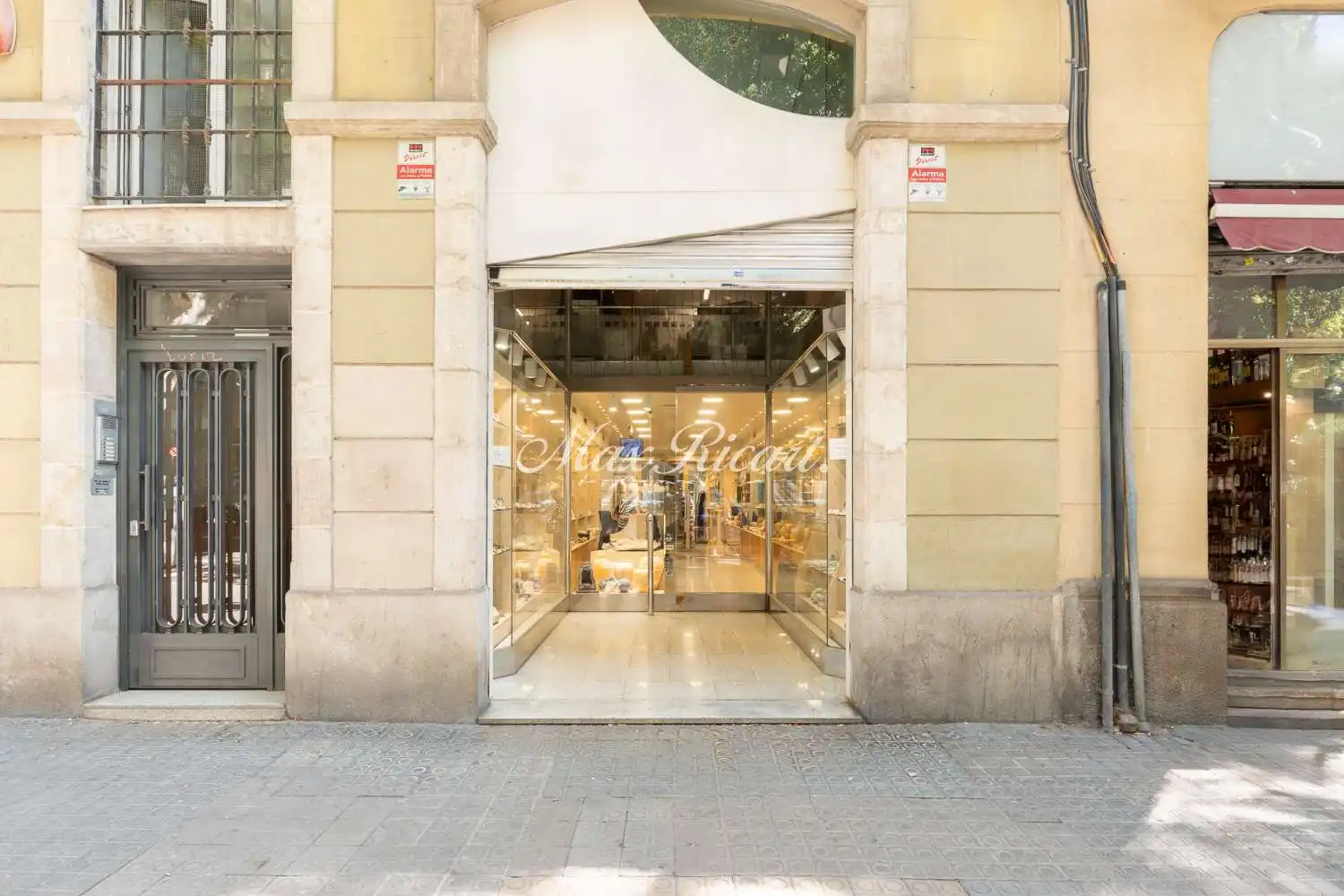 Local comercial en venta en Eixample, imagen 2