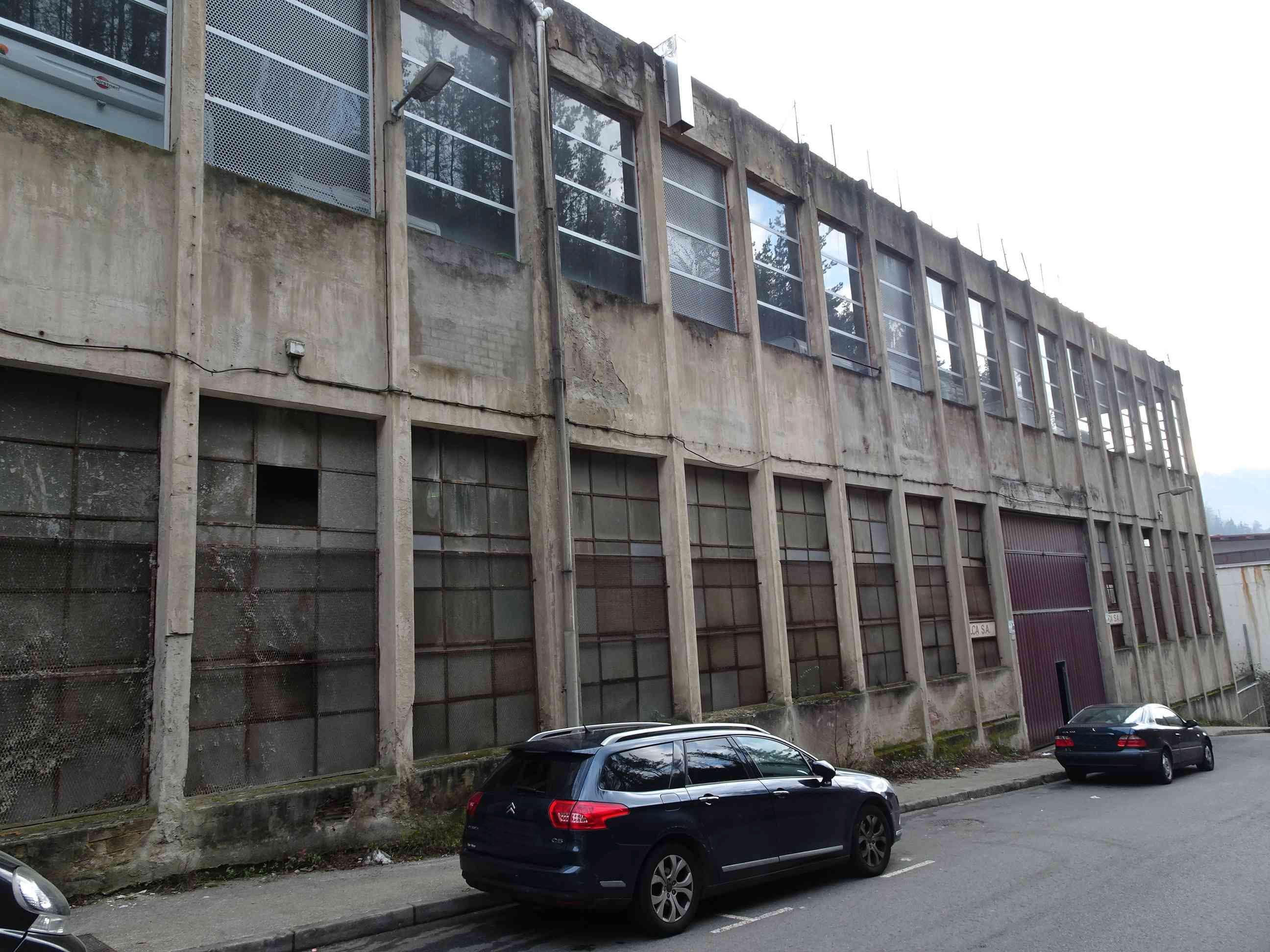 Vista exterior de Nau industrial en venda en Eibar