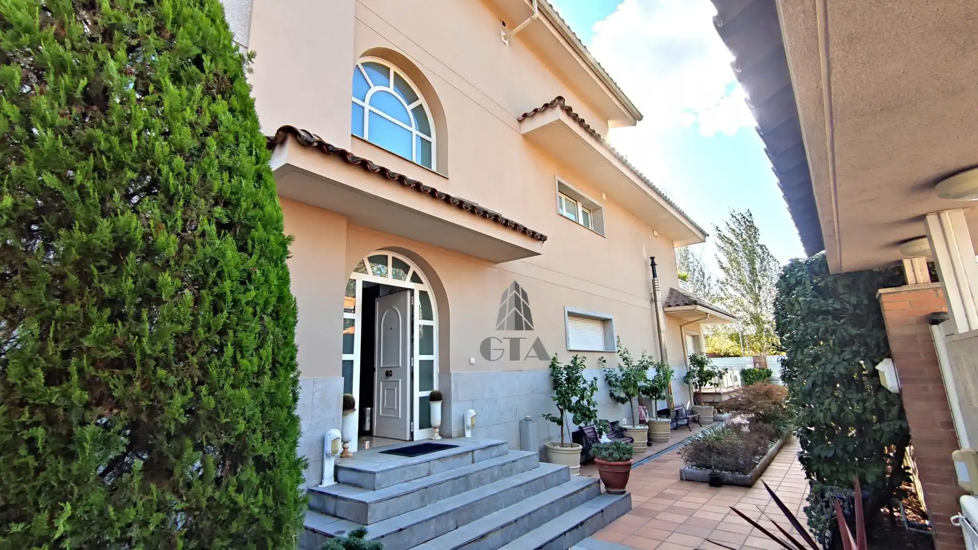 Exterior view of Houses for sale in Sant Cugat del Vallès  with Heating, Private garden and Terrace