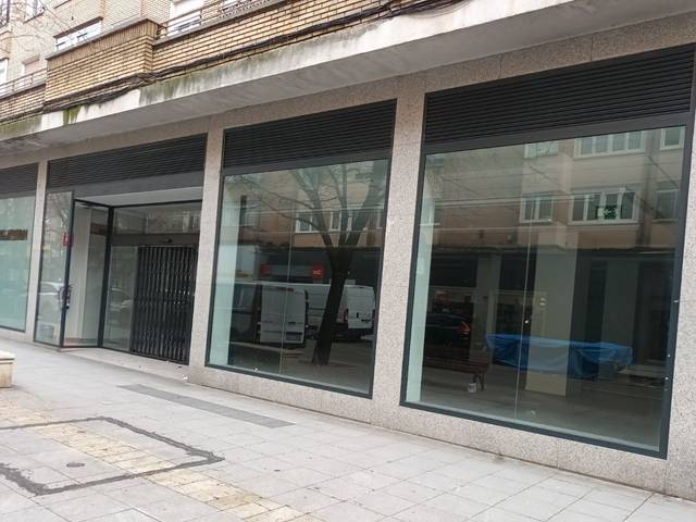 Local comercial en Alquiler en Calle de la Cigüeña, 10 en Pajarillos Bajos