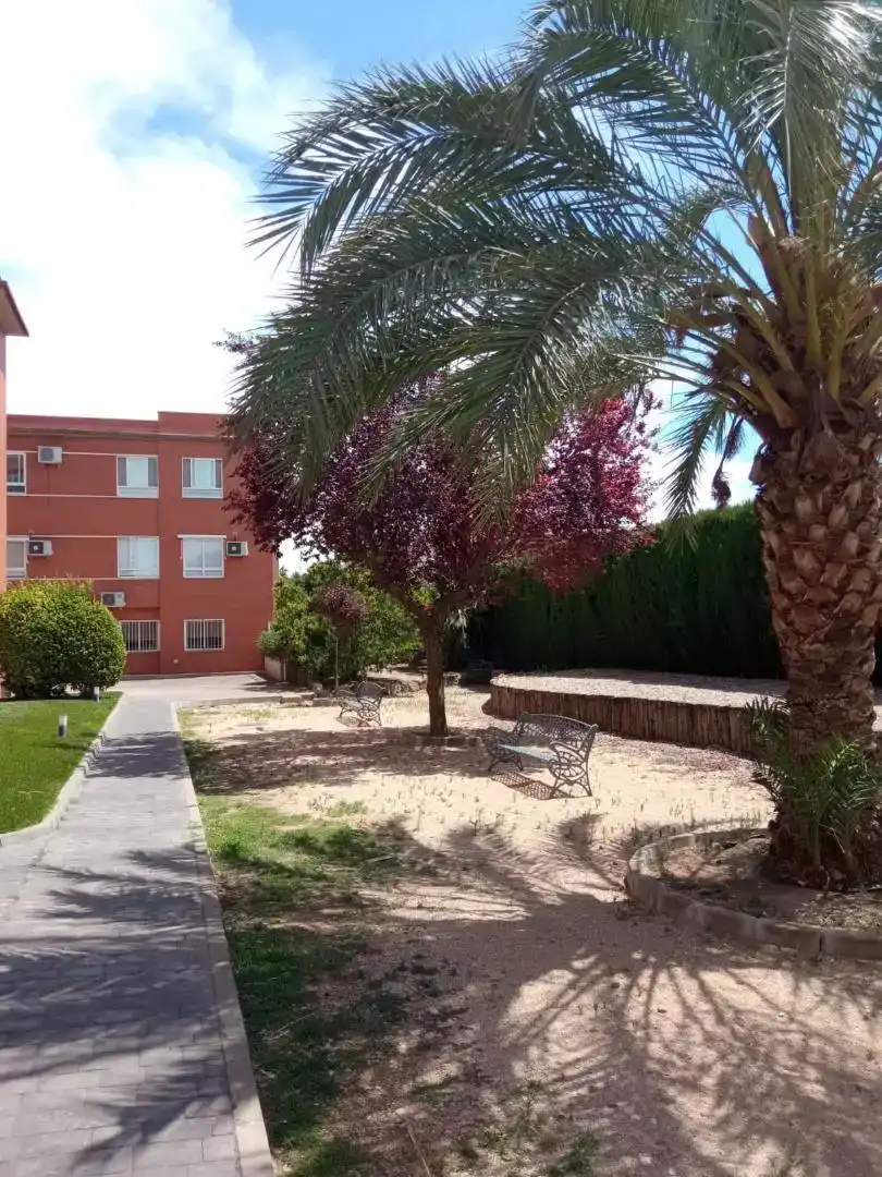 Außenansicht von Wohnung zur Miete in Ciudad Real mit Privatgarten, Parkett und Schwimmbad