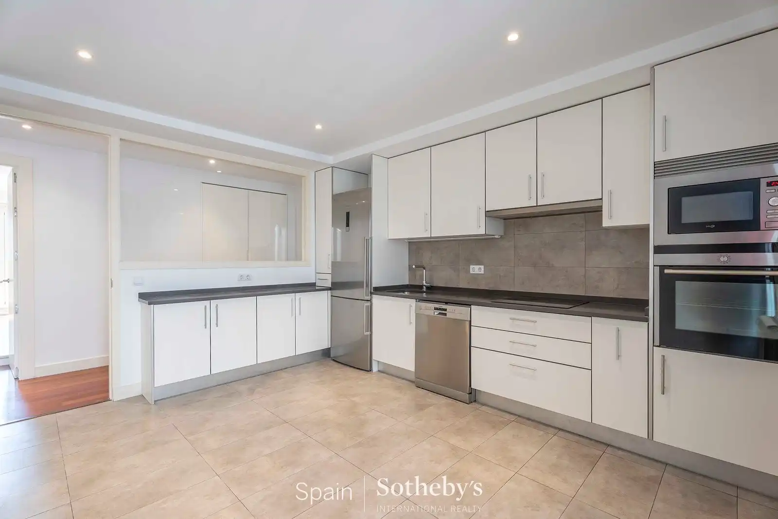 Apartament de lloguer a Plaza de Santa Bárbara, Justicia - Chueca