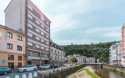 Vista exterior de Edifici en venda en Valdés - Luarca