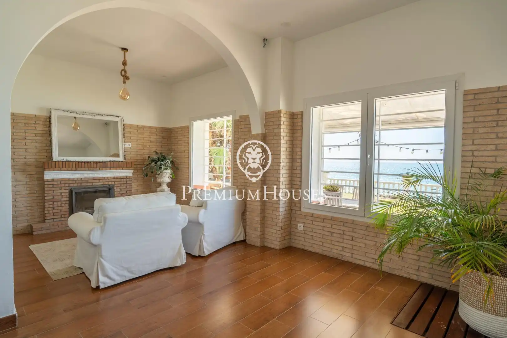 Living room of Houses for sale in Vilanova i la Geltrú  with Air Conditioner, Heating and Private garden