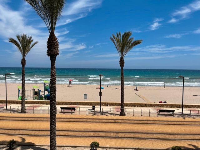 Vista exterior de Apartament de lloguer en El Campello amb Aire condicionat, Calefacció i Terrassa