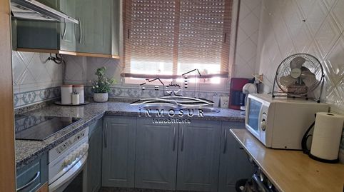 Piso en zona calle Cabrillana. Cuenta con recibidor, salóncomedor, cocina, cuarto de baño y tres dormitorios. La vivienda se entre, imatge 4