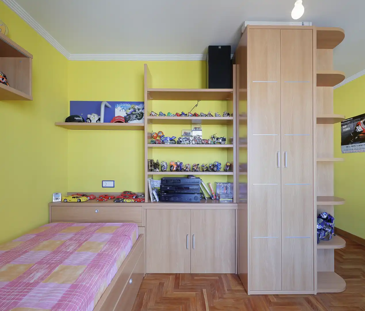 Habitación de Piso en venta en Gijón  con Calefacción, Parquet y Trastero