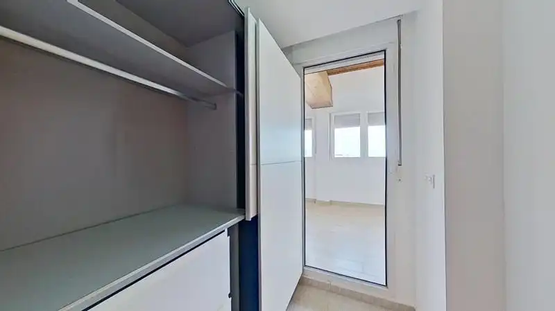 Schlafzimmer von Dachboden zum Verkauf in Cúllar Vega mit Terrasse und Balkon