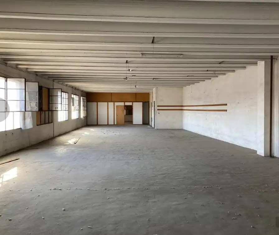 Fabrikhallen zum Verkauf in Olot