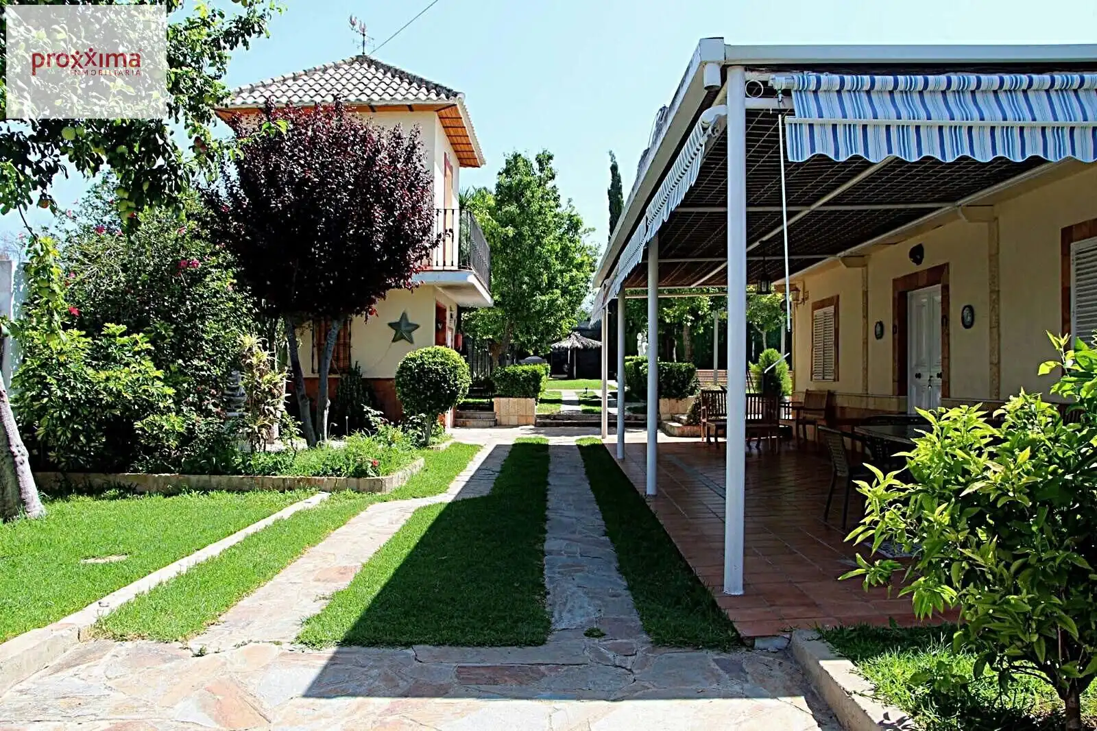 Jardí de Casa o xalet en venda en Dos Hermanas amb Aire condicionat, Jardí privat i Terrassa