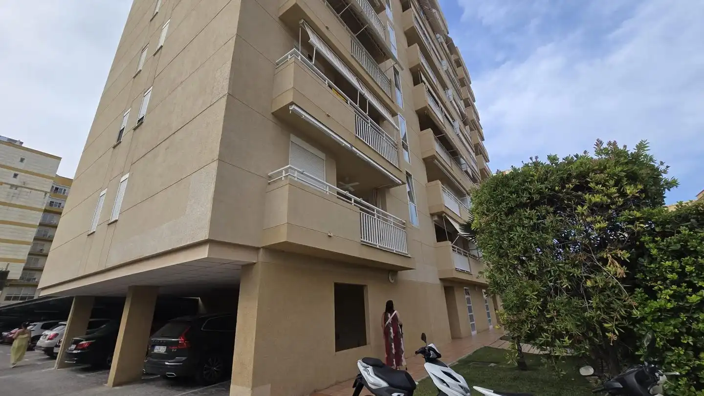 Vista exterior de Apartamento de alquiler en Gandia con Terraza, Amueblado y Piscina comunitaria