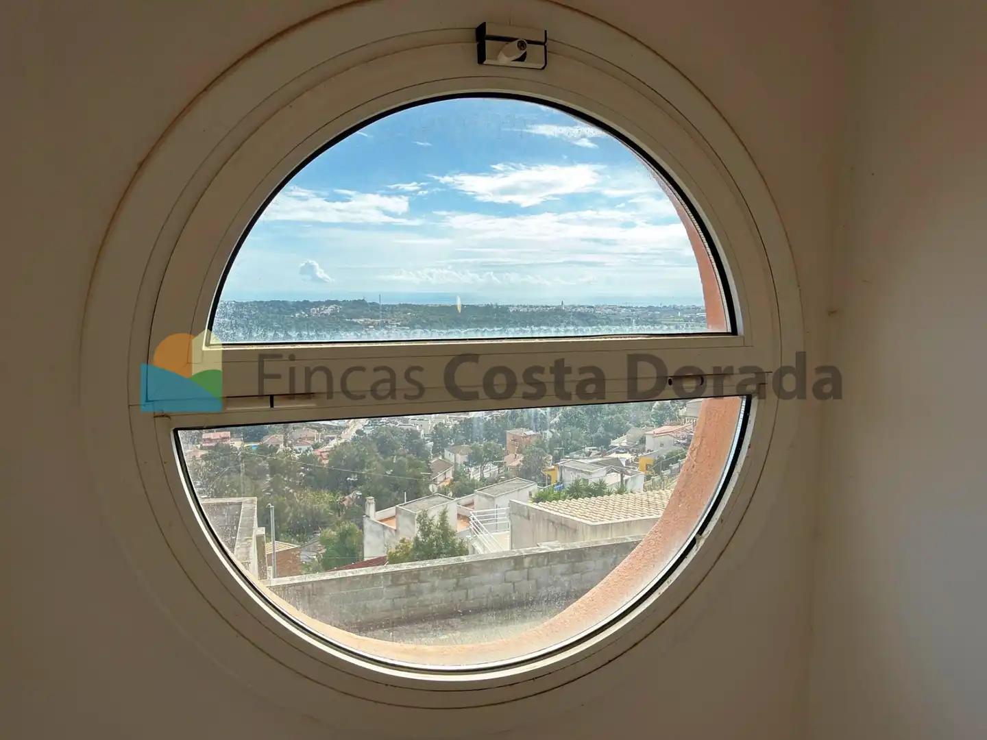 Vista exterior de Casa o xalet en venda en Cubelles amb Aire condicionat, Calefacció i Jardí privat