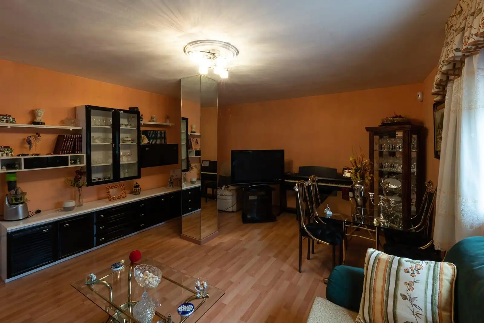 Sala d'estar de Casa o xalet en venda en Villabáñez amb Calefacció, Jardí privat i Terrassa
